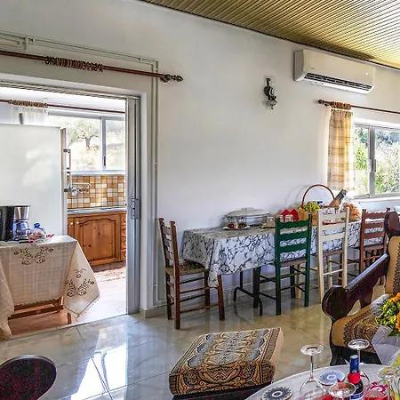 Grandma's House Mani Дом отдыха *